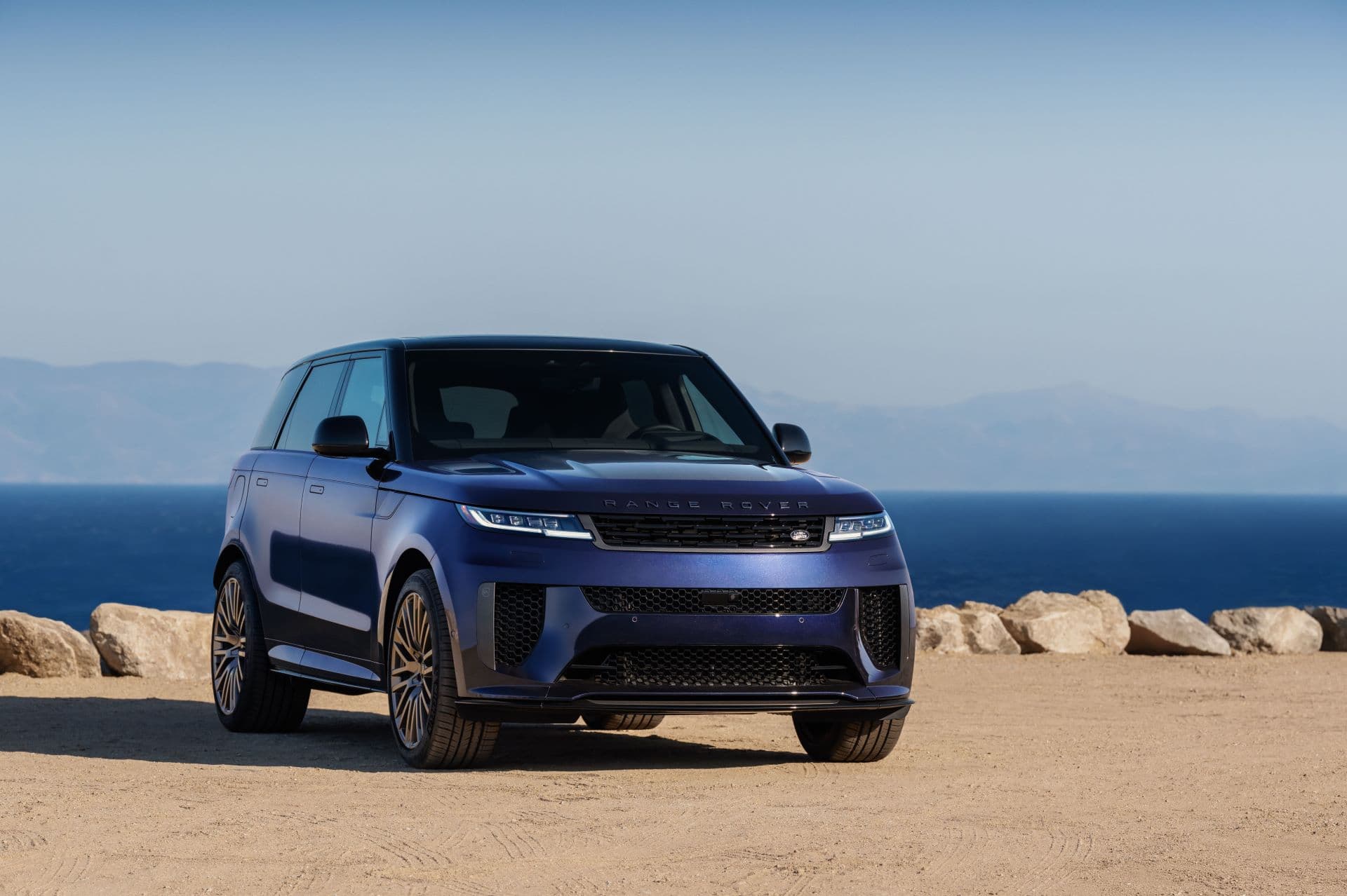 Range Rover Unveils Glass-Like Paint Finish for Bespoke Customers