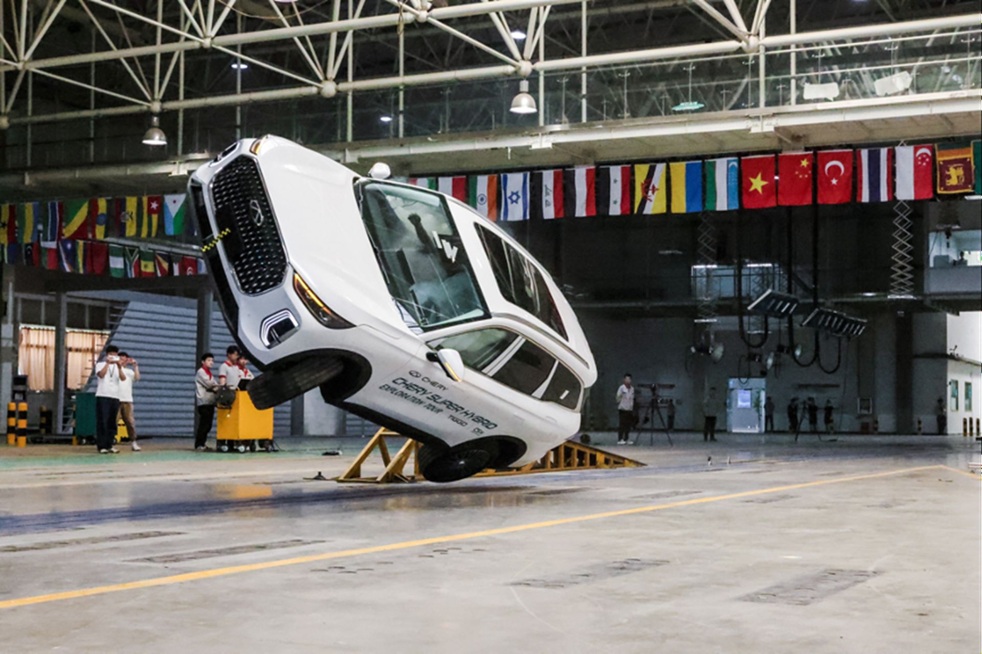 chery-puts-tiggo-9-csh-flagship-to-the-test-in-extreme-safety-demonstrations.jpg