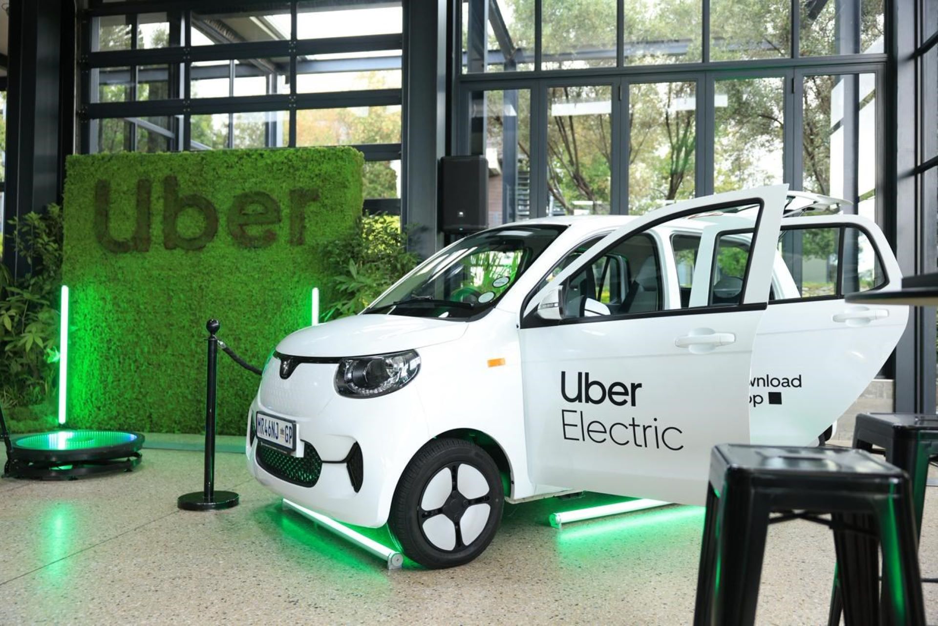 drivers-and-riders-set-to-benefit-as-uber-introduces-its-first-electric-fleet-option
