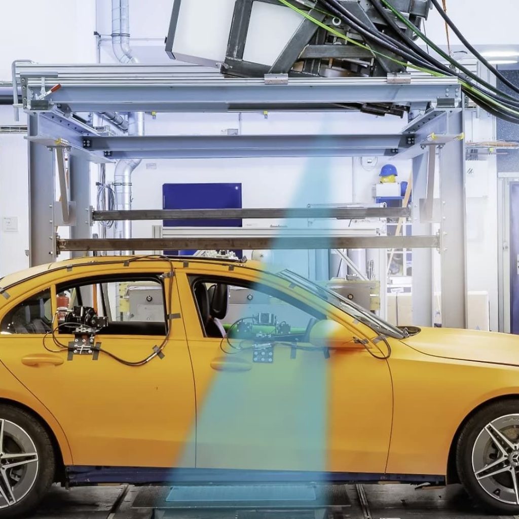 worlds-first-crash-test-using-an-x-ray-camera-conducted-by-mercedes-benz-1024x1024.jpg